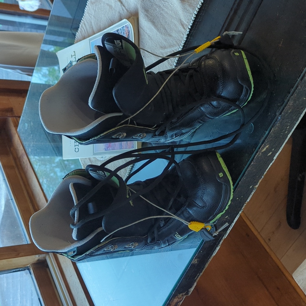 Women's snowboard boots
